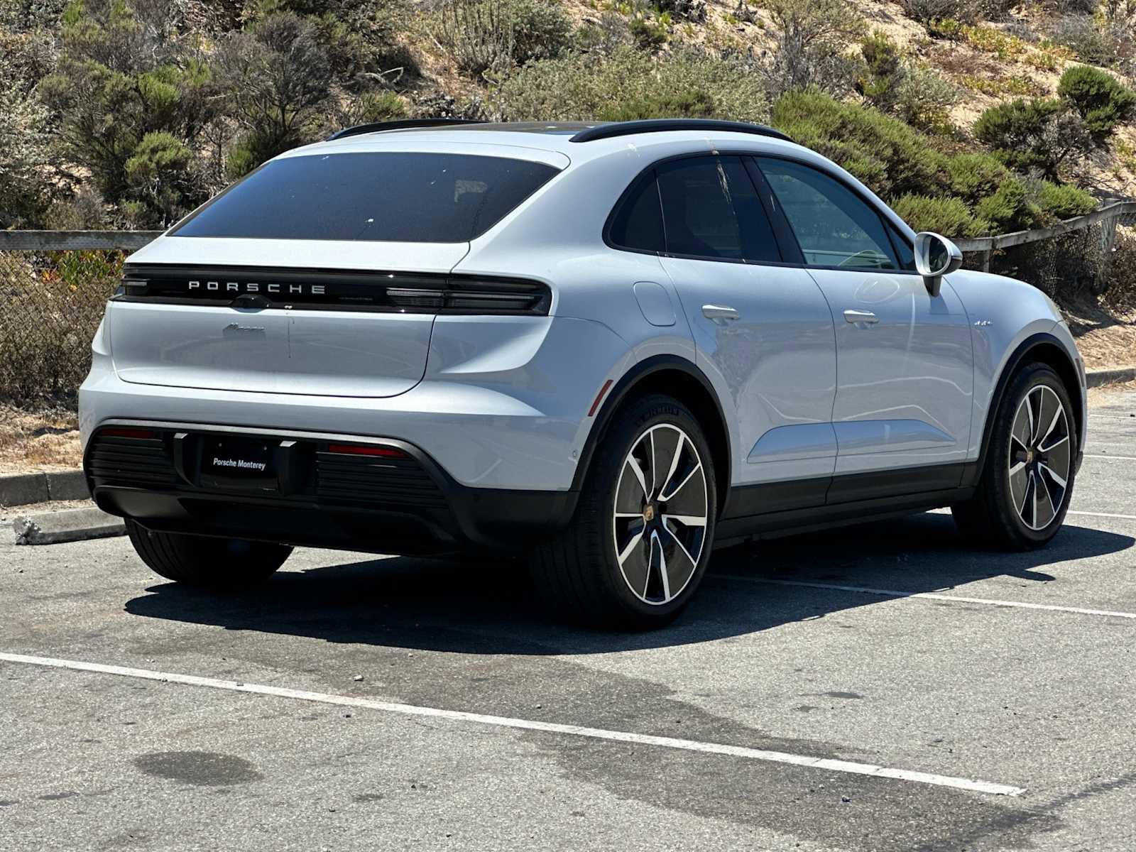 New 2025 Porsche Macan Electric image 7