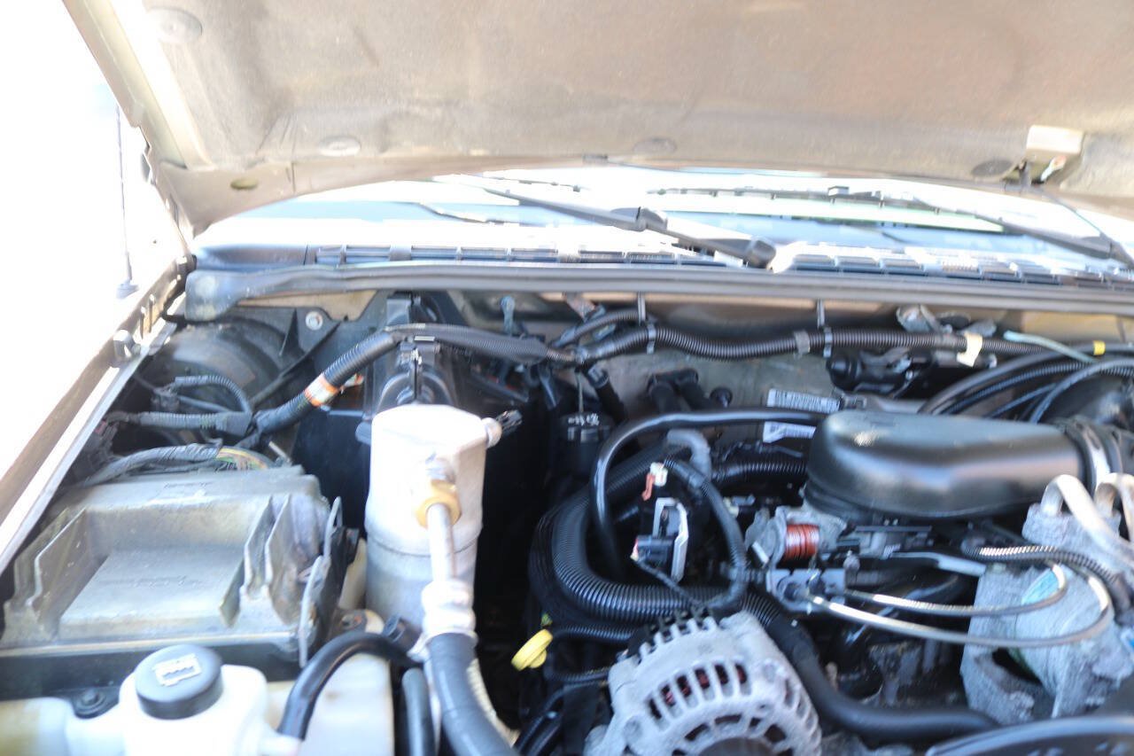 Used 2004 Chevrolet Blazer LS w/ Preferred Equipment Group AWD/4WD image 75