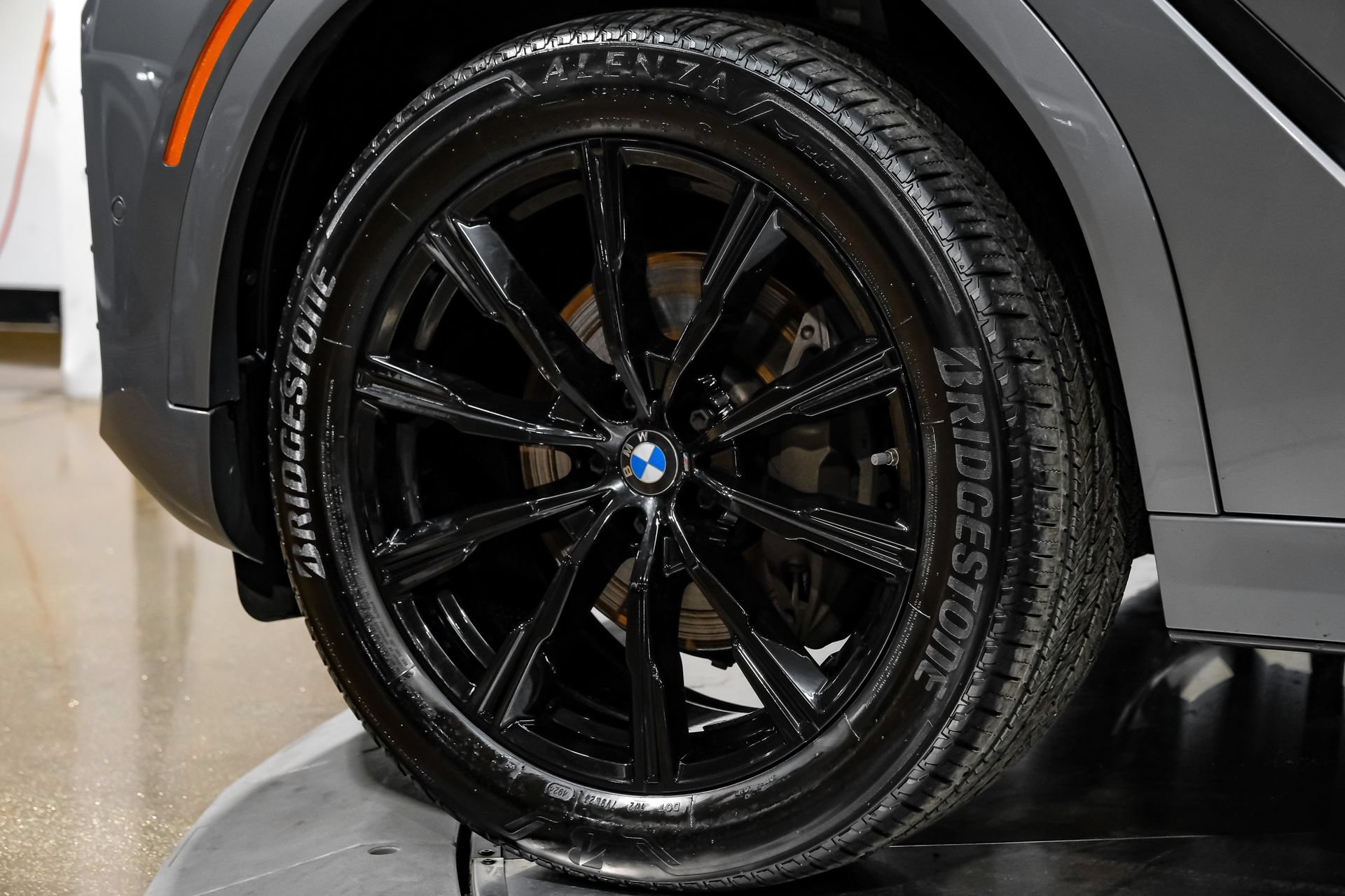 Used 2025 BMW X6 xDrive40i w/ Climate Comfort Package AWD/4WD image 60
