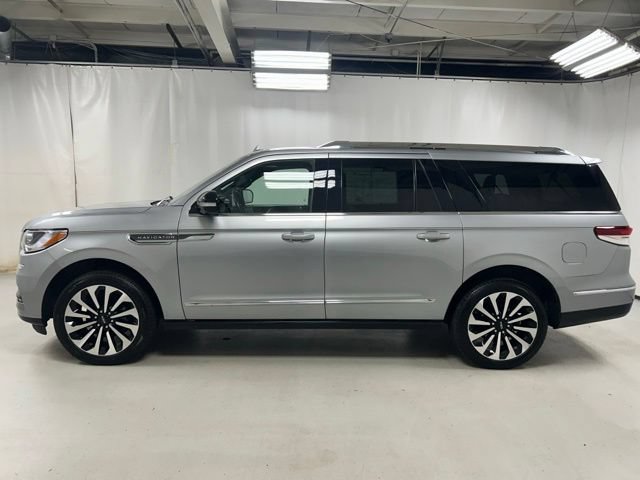 Used 2024 Lincoln Navigator L Reserve AWD/4WD image 8