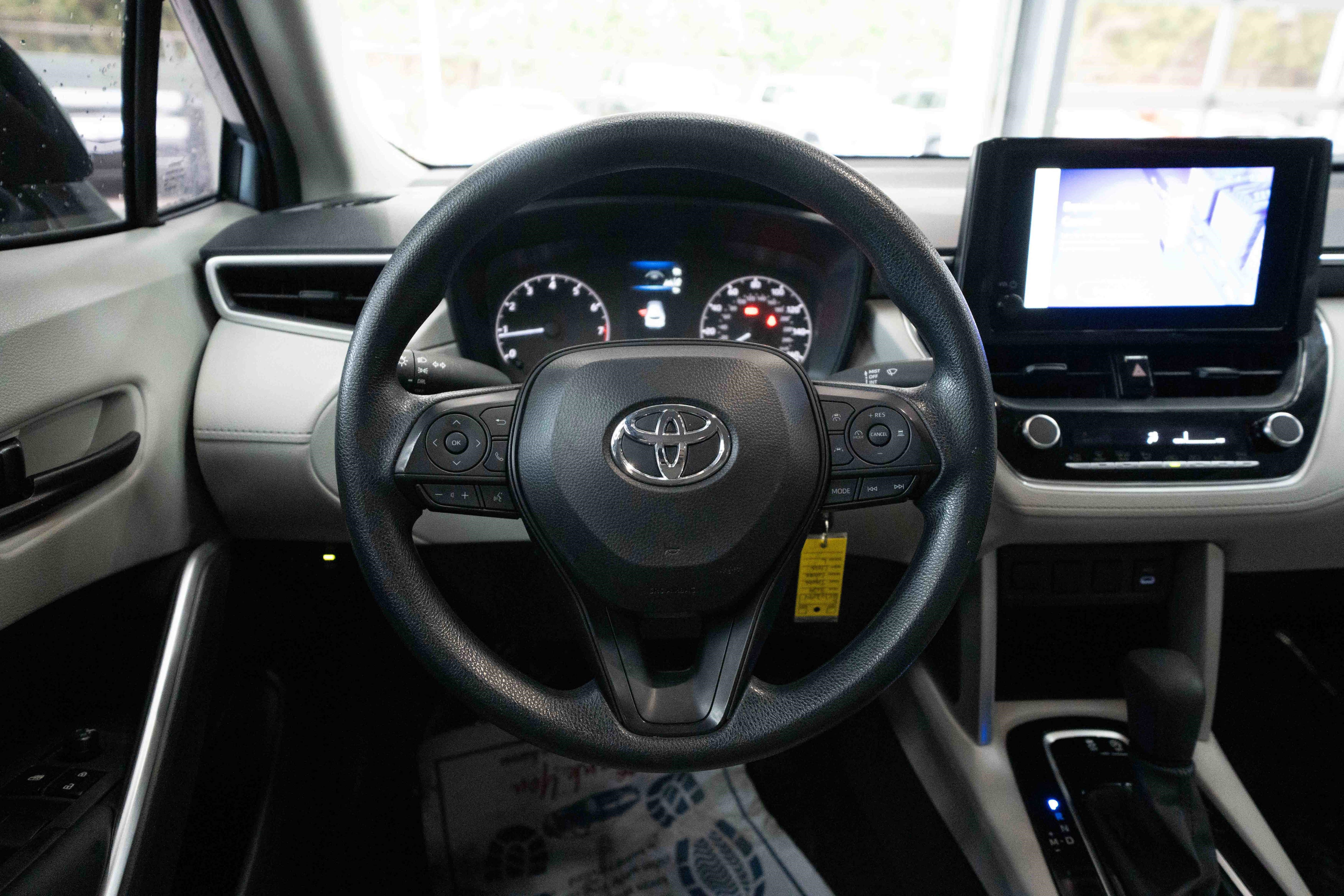Used 2024 Toyota Corolla Cross L image 21