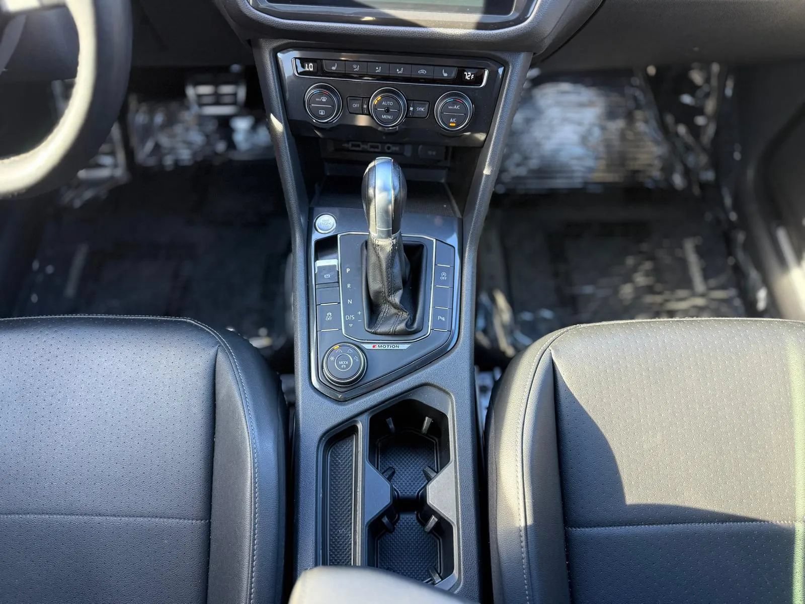 Used 2018 Volkswagen Tiguan SEL w/ R-Line Package AWD/4WD image 19