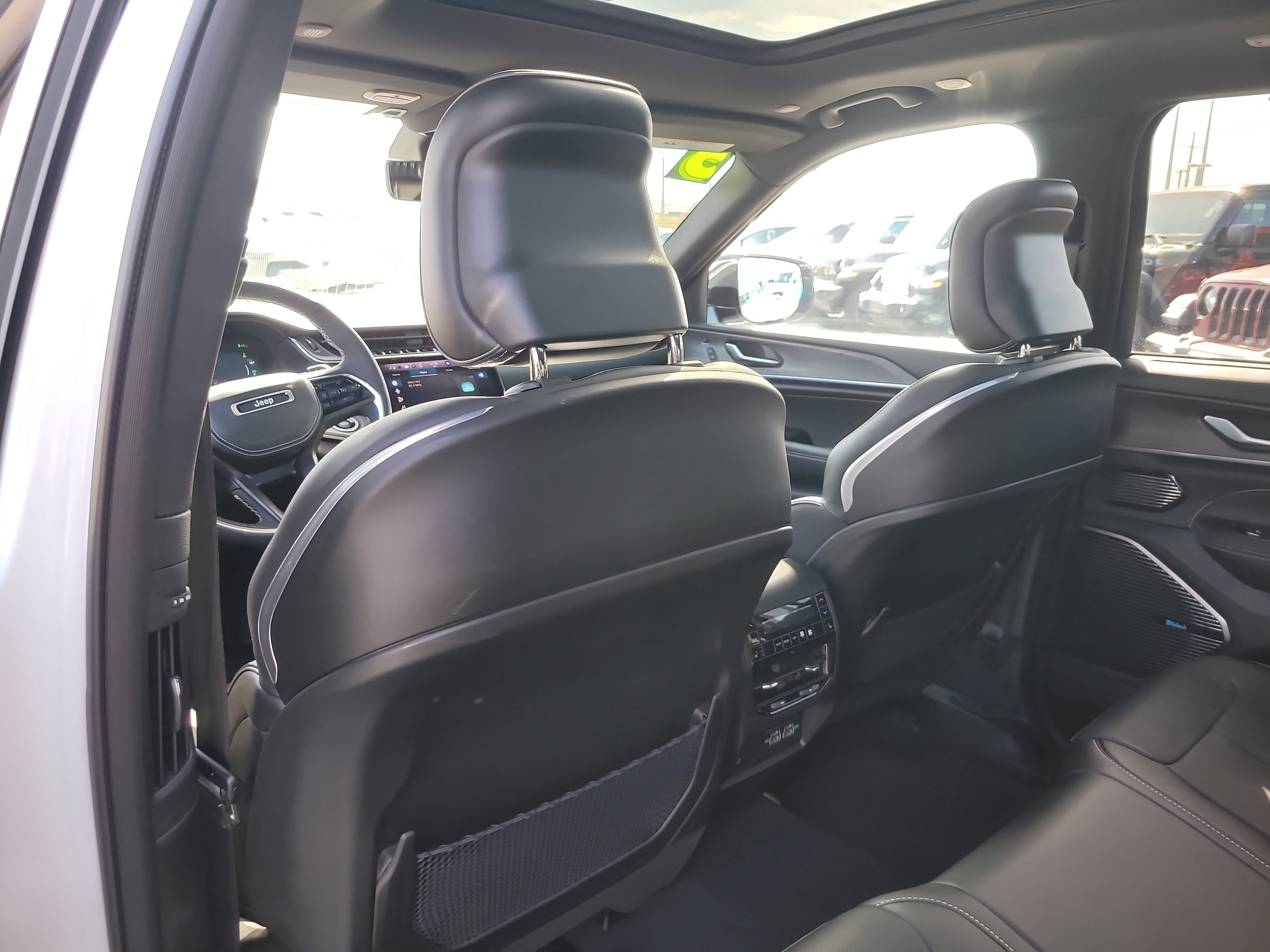 Used 2023 Jeep Grand Cherokee Overland w/ Luxury Tech Group IV image 12