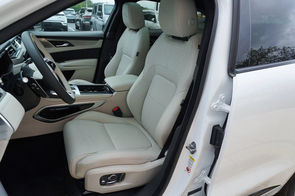 Used 2025 Jaguar F-PACE R-Dynamic S AWD/4WD image 14