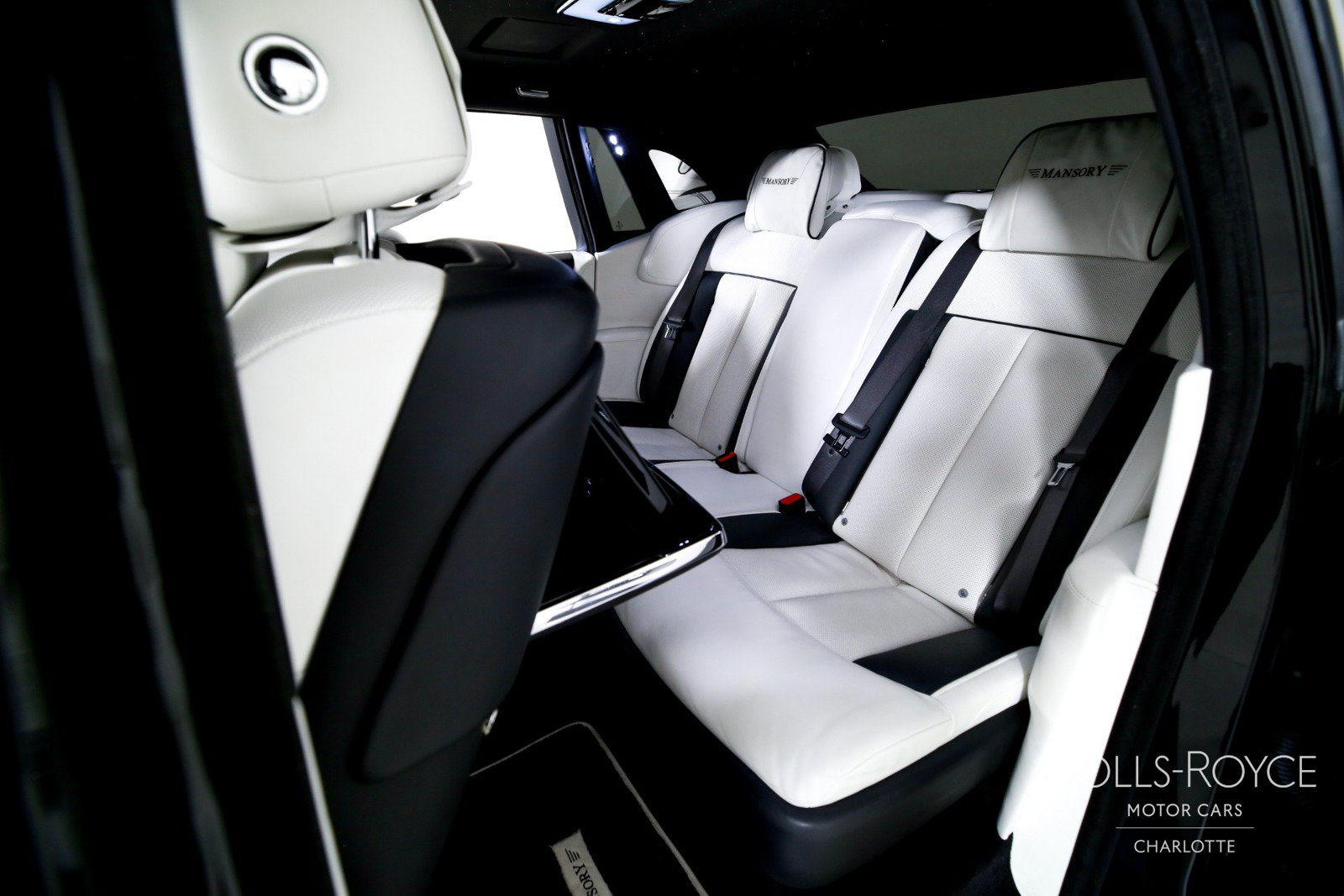 Used 2018 Rolls-Royce Phantom Sedan RWD image 19