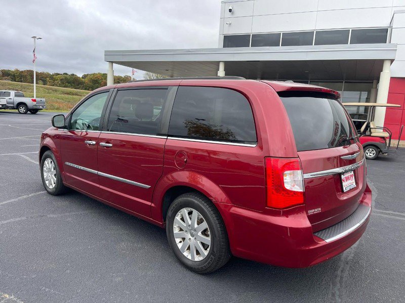 Used 2016 Chrysler Town & Country Touring w/ Driver Convenience Group image 4