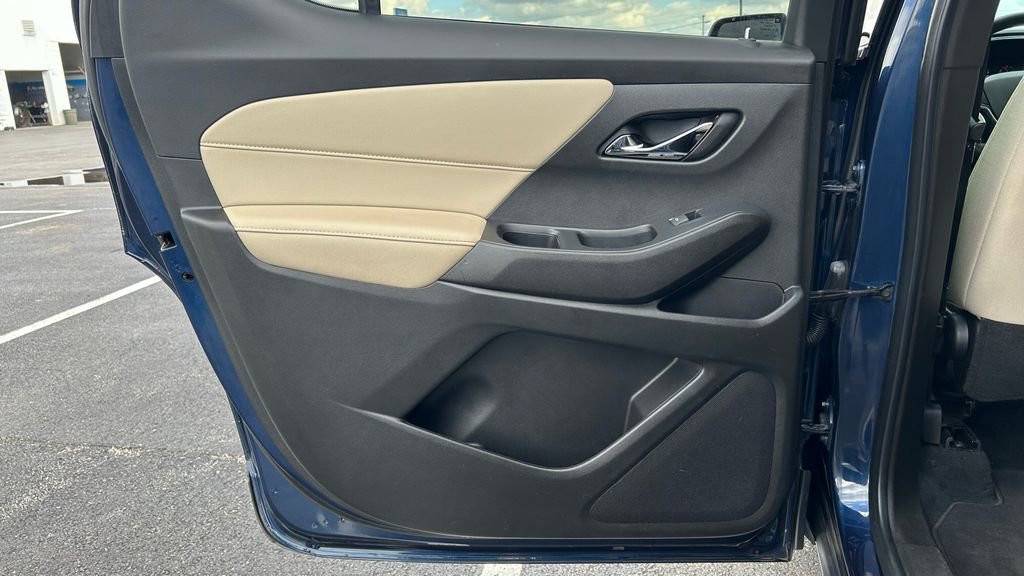 Used 2022 Chevrolet Traverse LS image 17