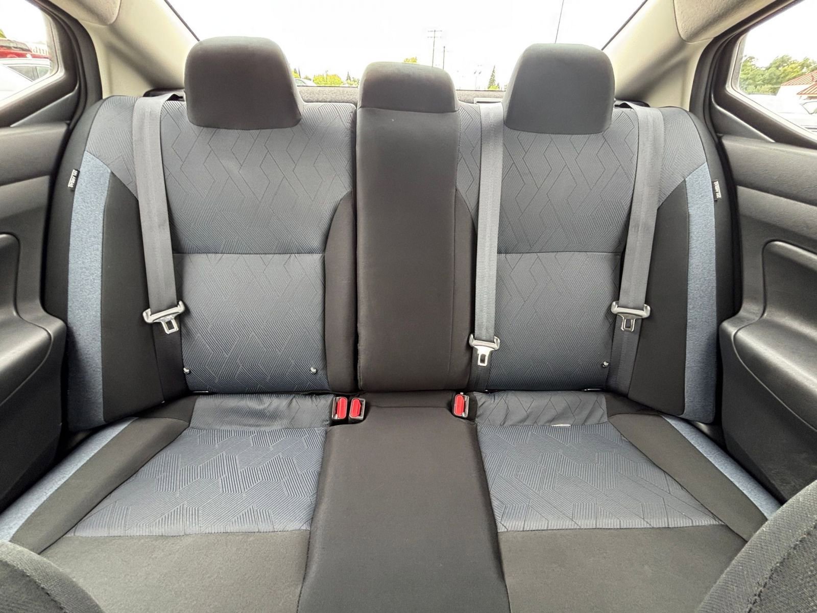 Used 2025 Nissan Versa SV image 36