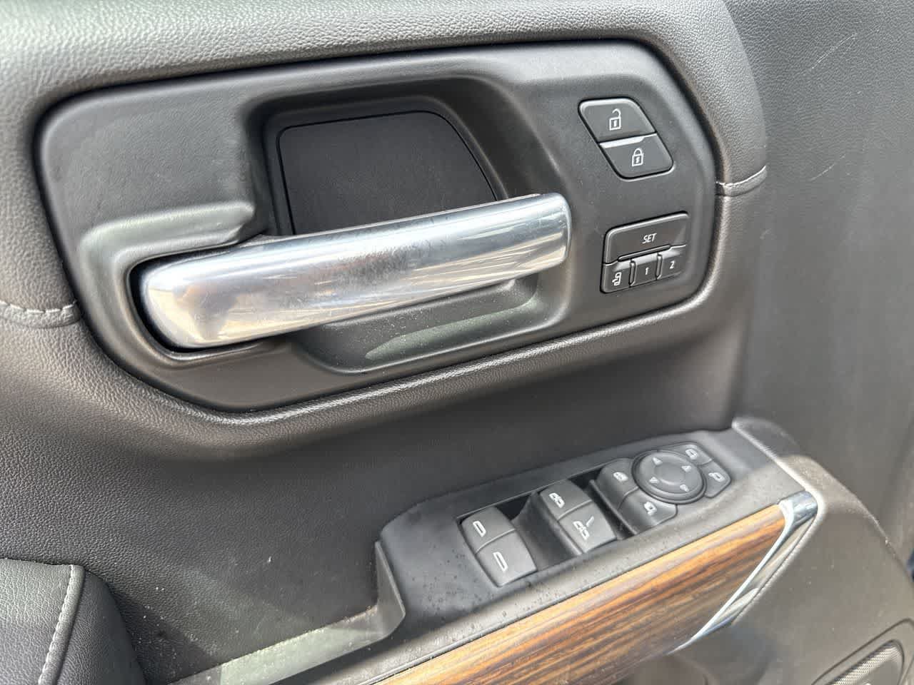 Used 2019 Chevrolet Silverado 1500 High Country w/ Technology Package RWD image 17