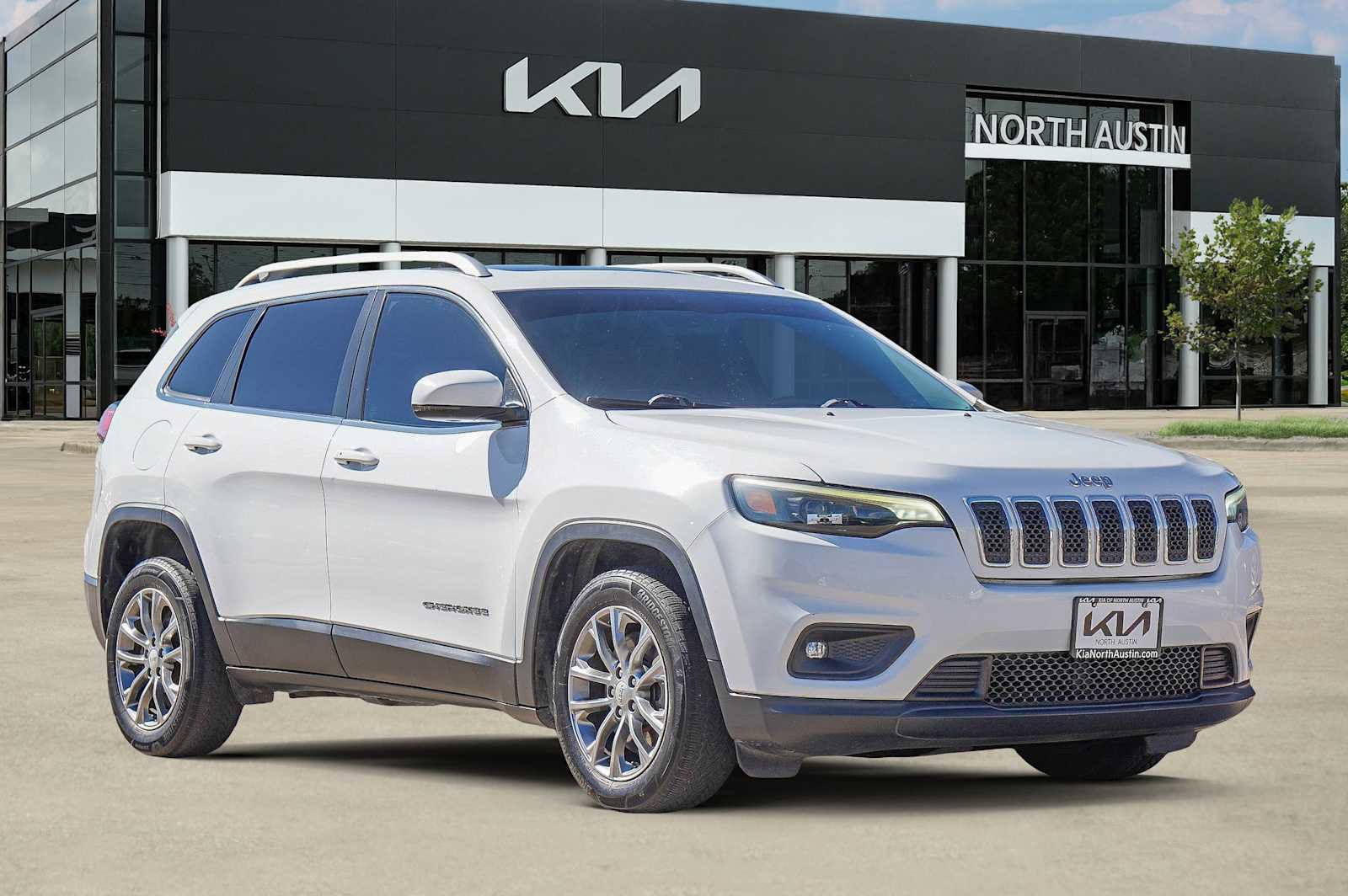 Used 2019 Jeep Cherokee Latitude Plus image 8