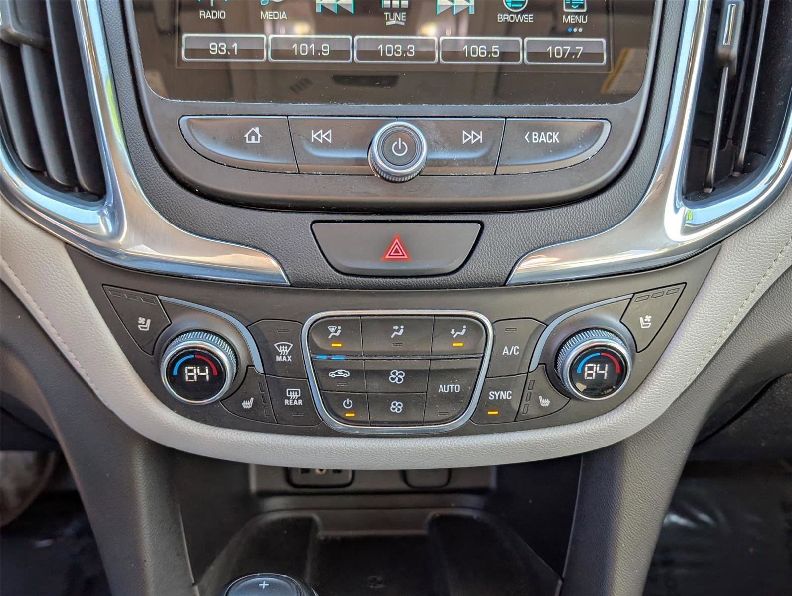 Used 2018 Chevrolet Equinox Premier image 27