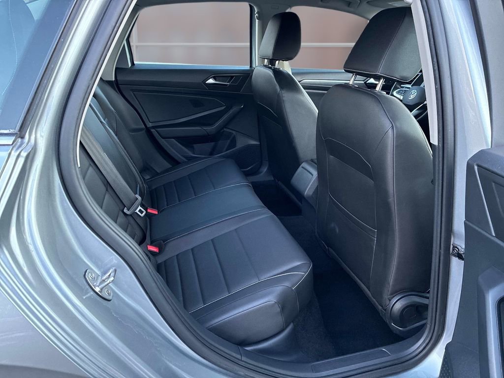 Used 2024 Volkswagen Jetta SE image 11
