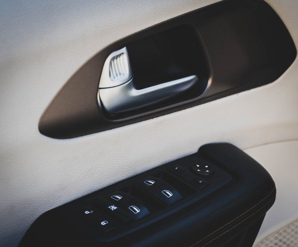 Used 2019 Chrysler Pacifica Touring-L image 14