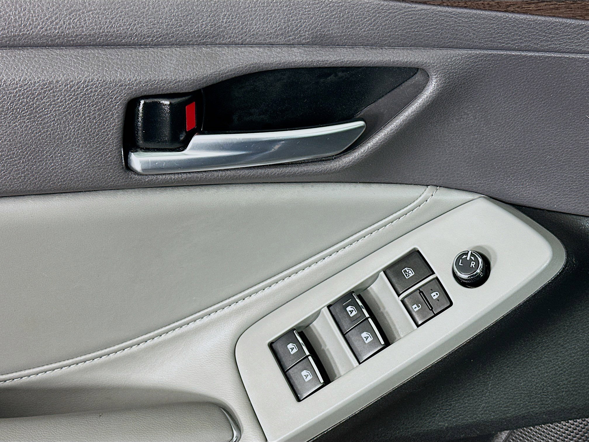 Used 2022 Toyota Avalon XLE image 15