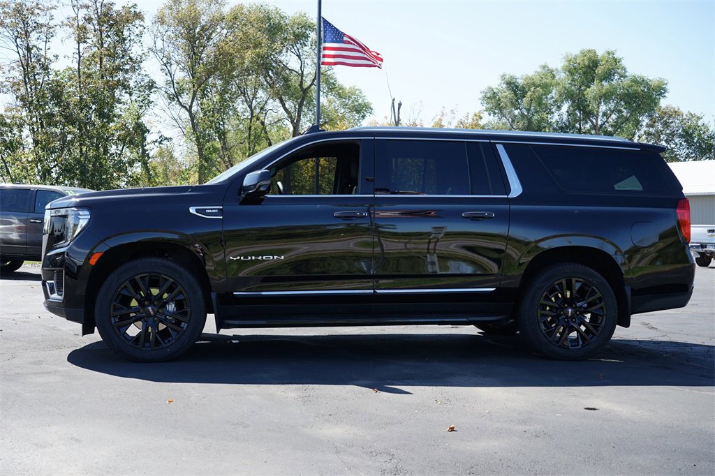 Used 2023 GMC Yukon XL SLT w/ SLT Luxury Package image 6