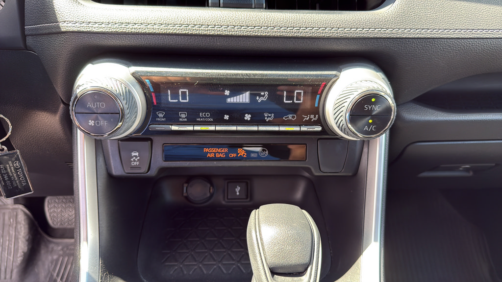 Used 2022 Toyota RAV4 LE AWD/4WD image 25