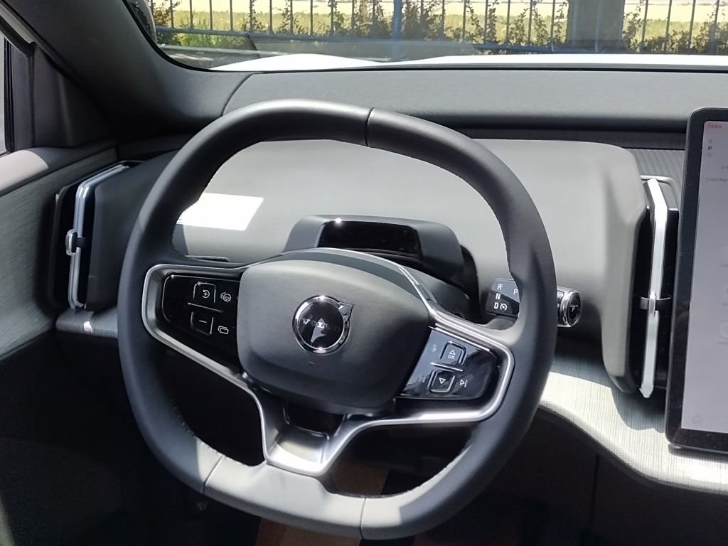 New 2025 Volvo EX30 Plus image 19