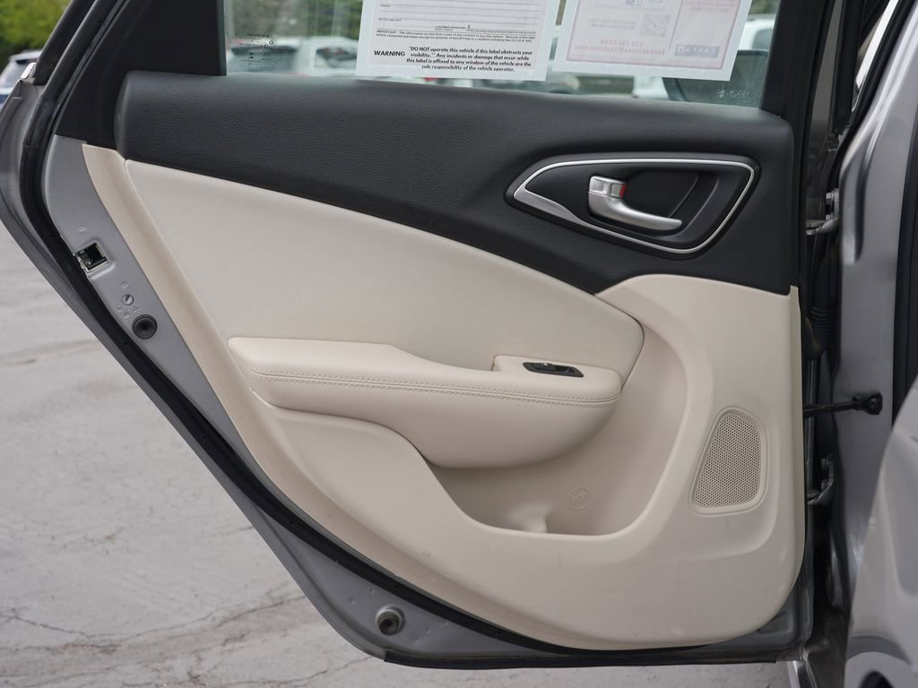 Used 2015 Chrysler 200 Limited FWD image 19