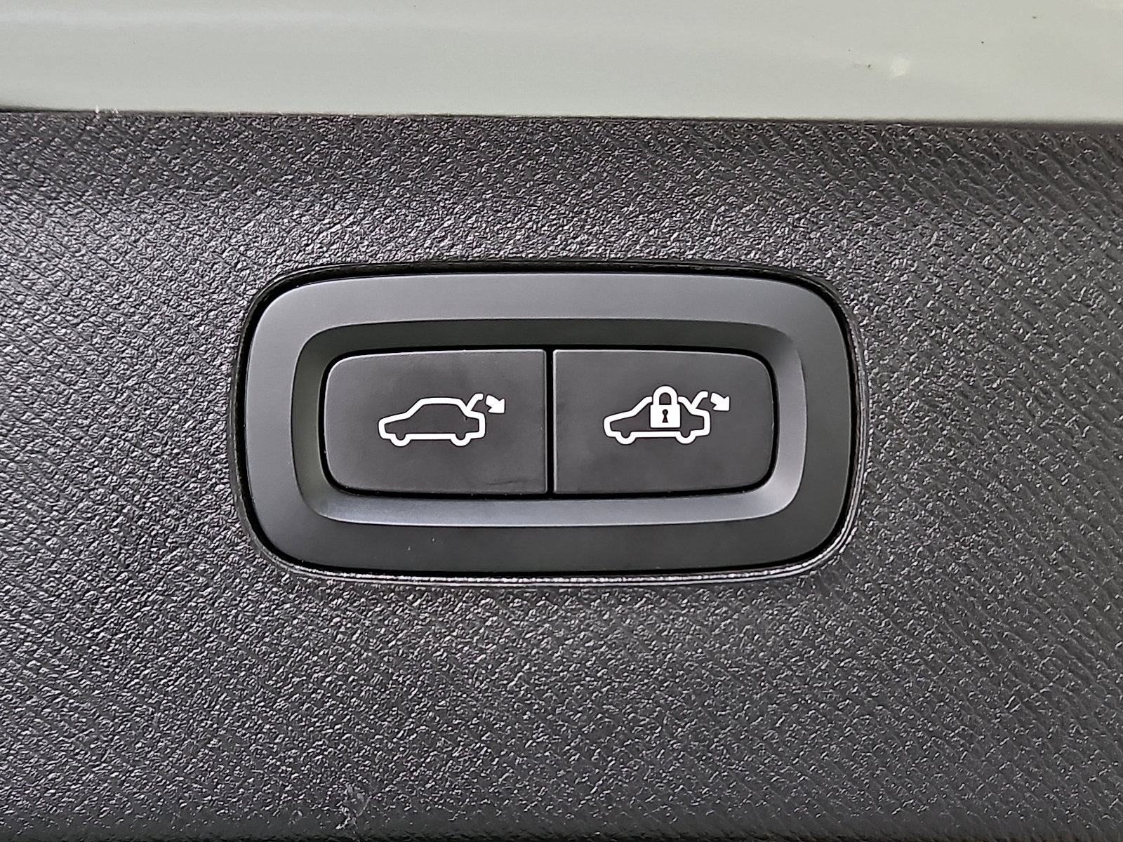Used 2022 Volvo XC90 T6 Momentum AWD/4WD image 9