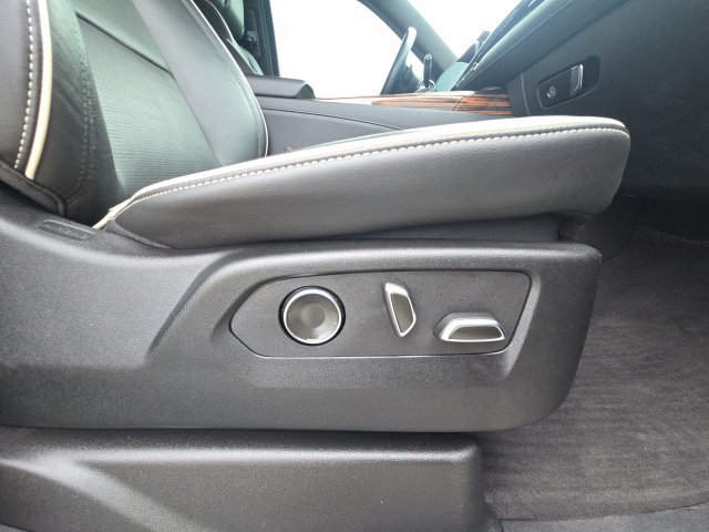 Used 2024 Cadillac Escalade Premium Luxury AWD/4WD image 20