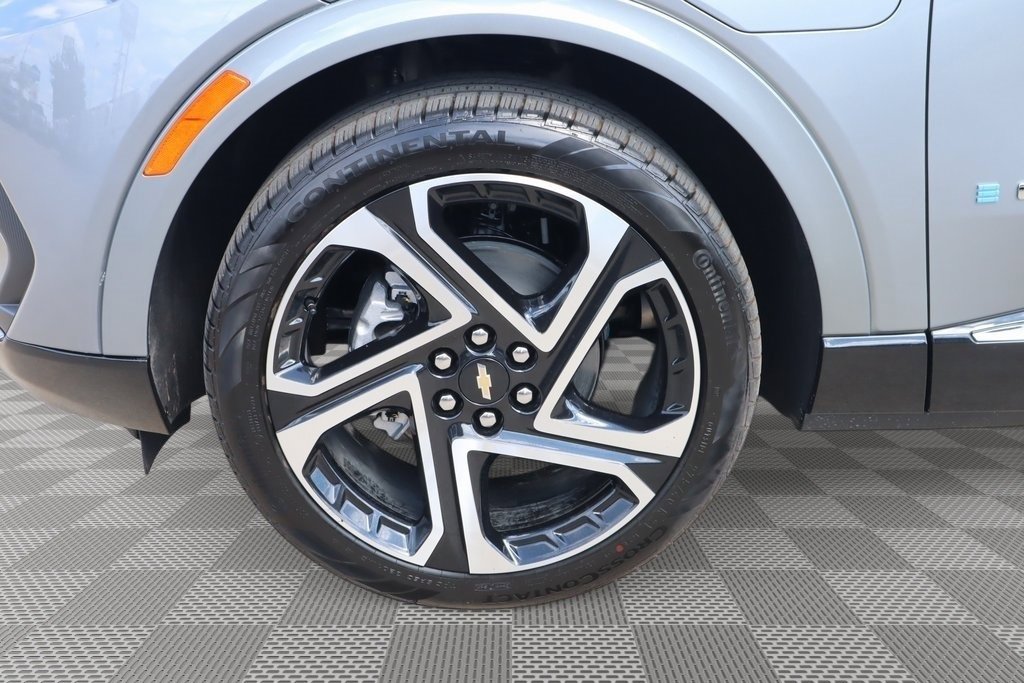 New 2025 Chevrolet Equinox EV LT w/ Convenience Package II image 16