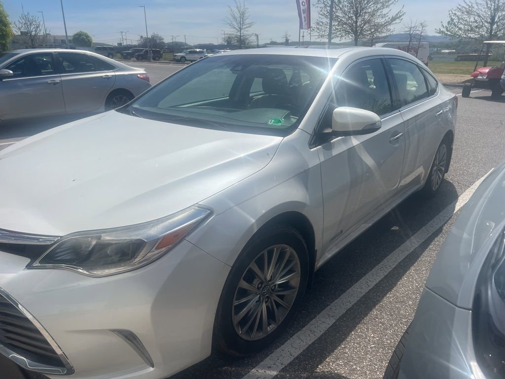 Used 2018 Toyota Avalon Limited w/ All Weather Liner Package FWD image 2