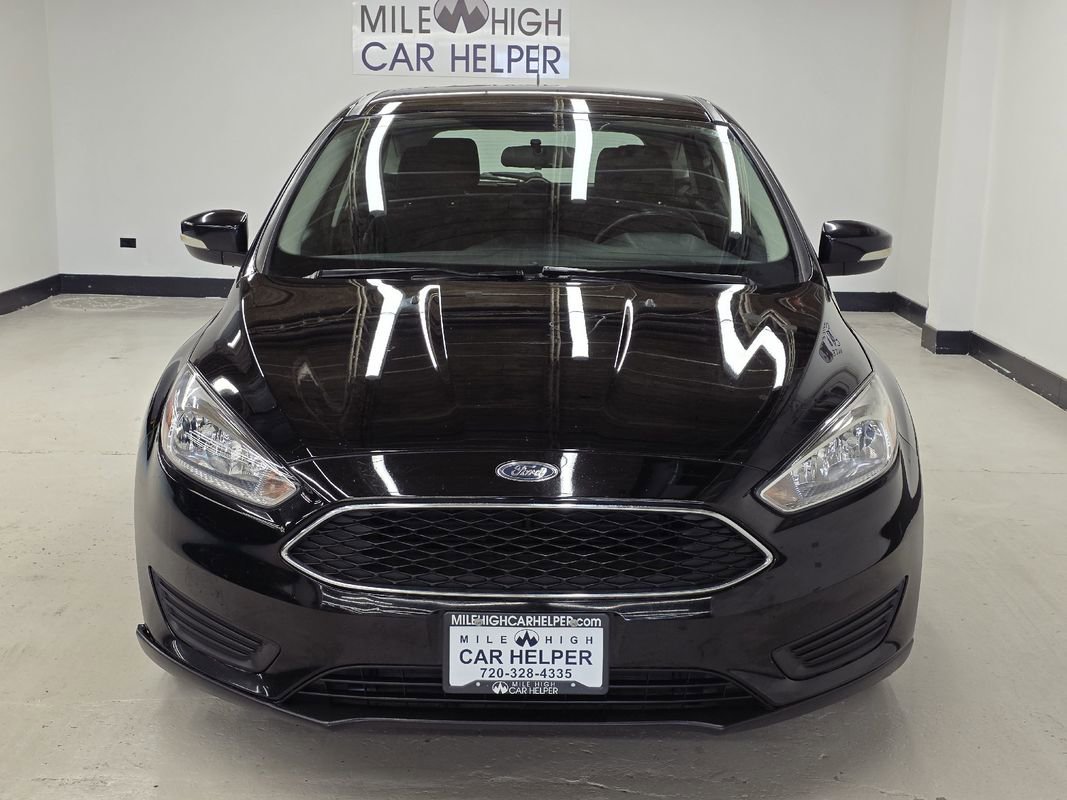Used 2018 Ford Focus SE w/ Cold Weather Package FWD image 2