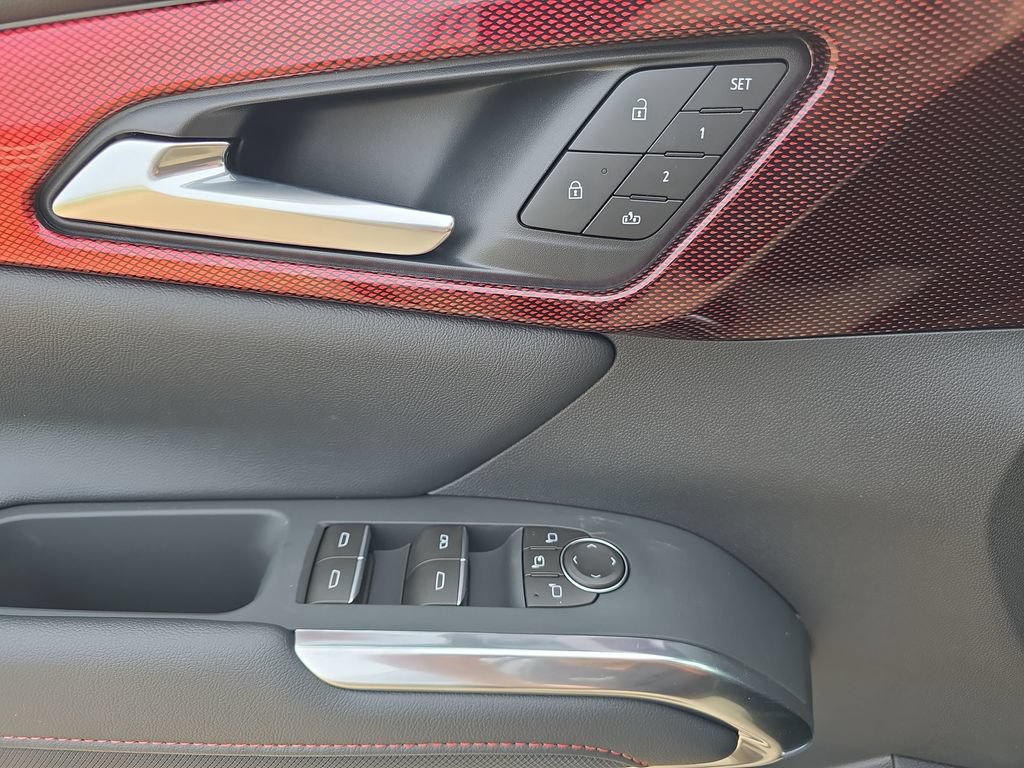 New 2026 Chevrolet Traverse RS w/ LPO, Floor Liner Package AWD/4WD image 29