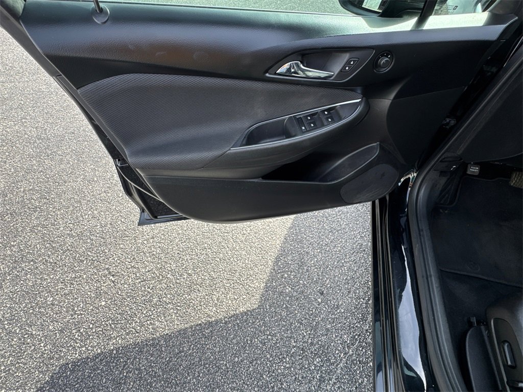 Used 2018 Chevrolet Cruze LT w/ Convenience Package image 10