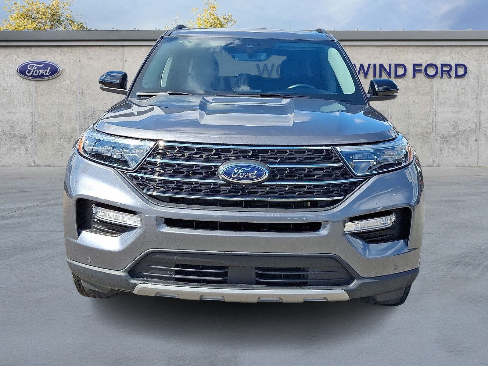 Used 2024 Ford Explorer XLT w/ Equipment Group 202A AWD/4WD image 2