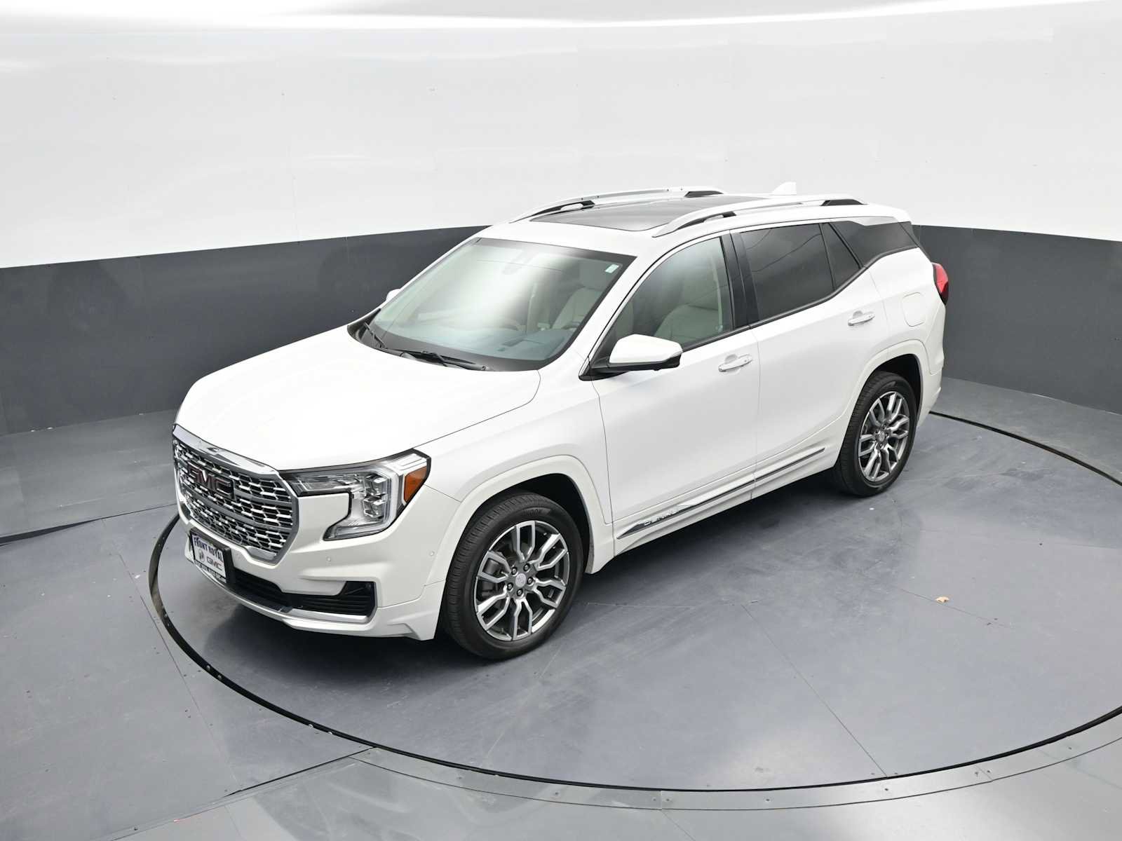 Used 2024 GMC Terrain Denali w/ Denali Premium Package image 32