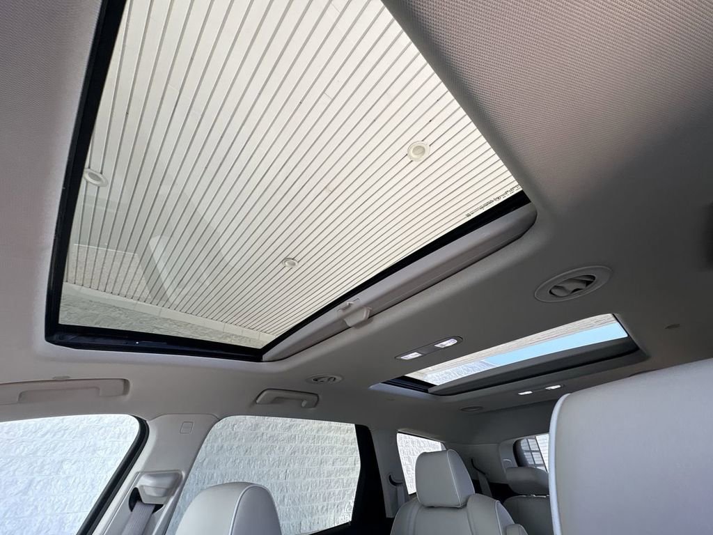 Certified 2024 Buick Enclave Avenir w/ Avenir Technology Package image 19