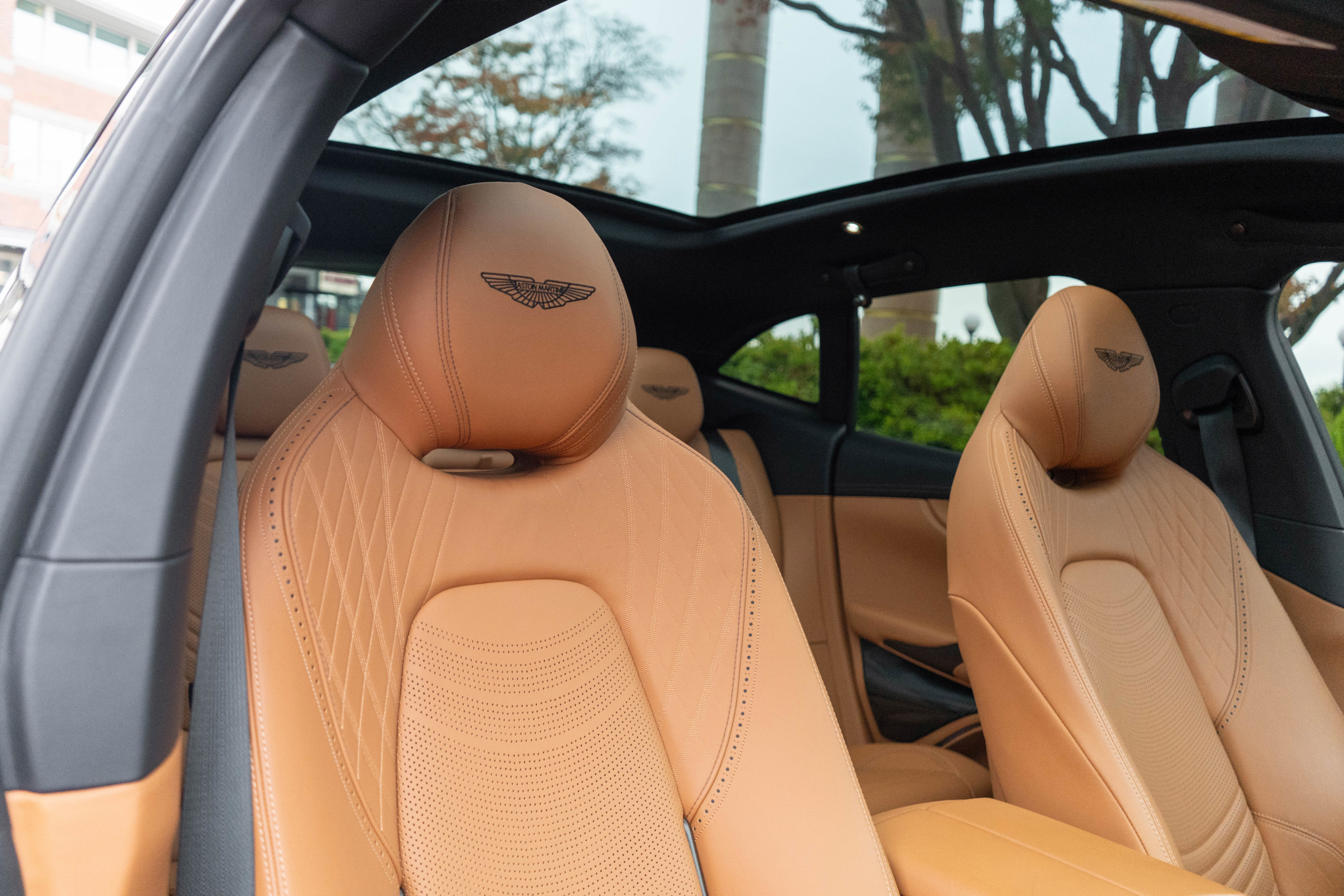 Used 2024 Aston Martin DBX 707 image 40