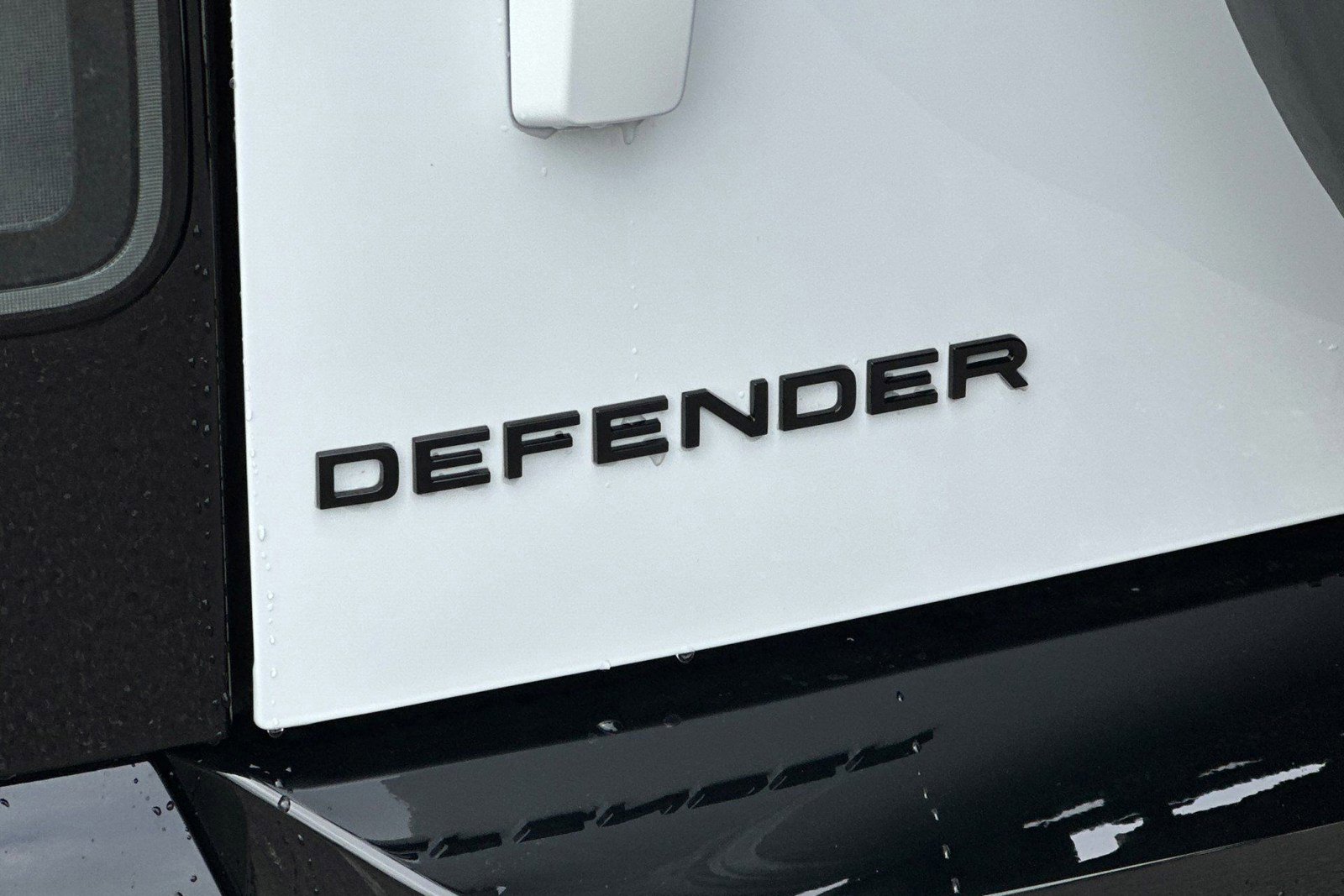New 2026 Land Rover Defender 130 X-Dynamic SE image 19