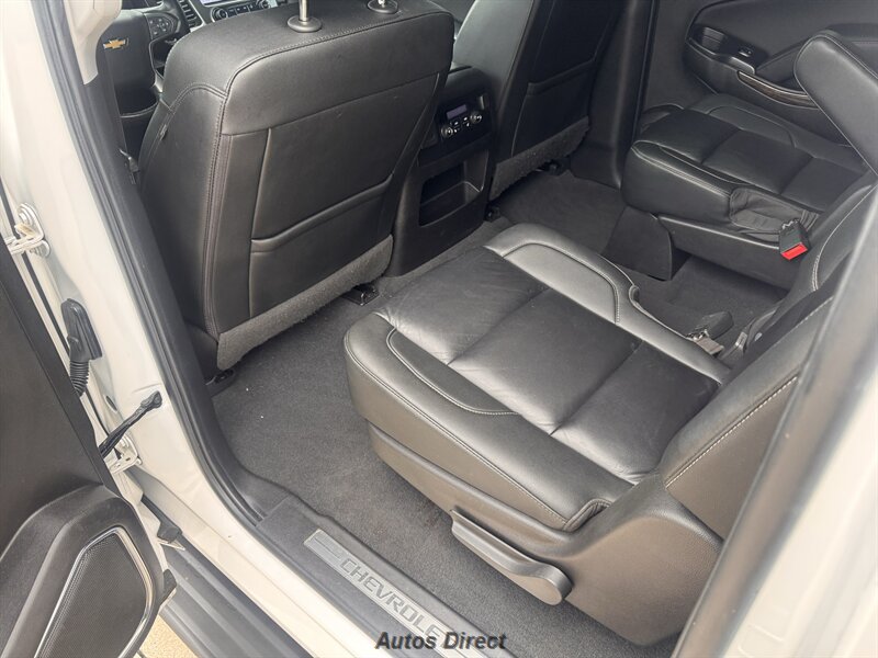 Used 2019 Chevrolet Suburban LT w/ Luxury Package RWD image 24