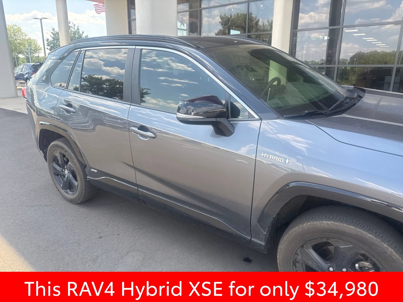Used 2021 Toyota RAV4 XSE AWD/4WD image 3