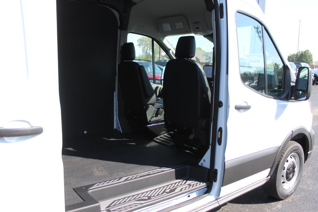 New 2027 Ford Transit 250 148 Medium Roof w/ Load Area Protection Package RWD image 15