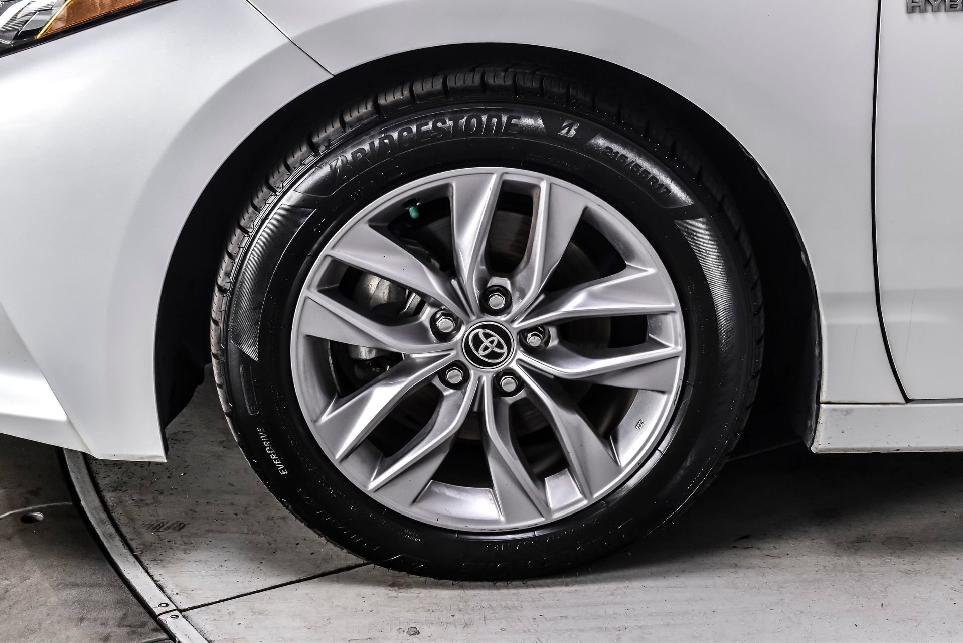 Used 2020 Toyota Avalon XLE w/ Moonroof Package FWD image 10