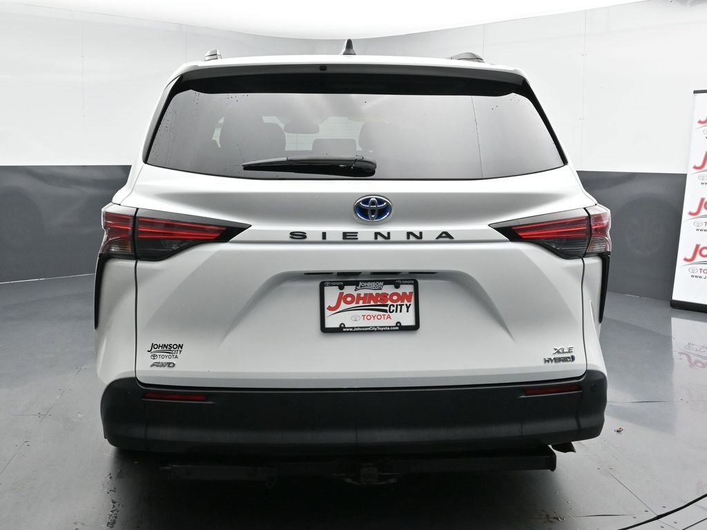 Used 2022 Toyota Sienna XLE image 7