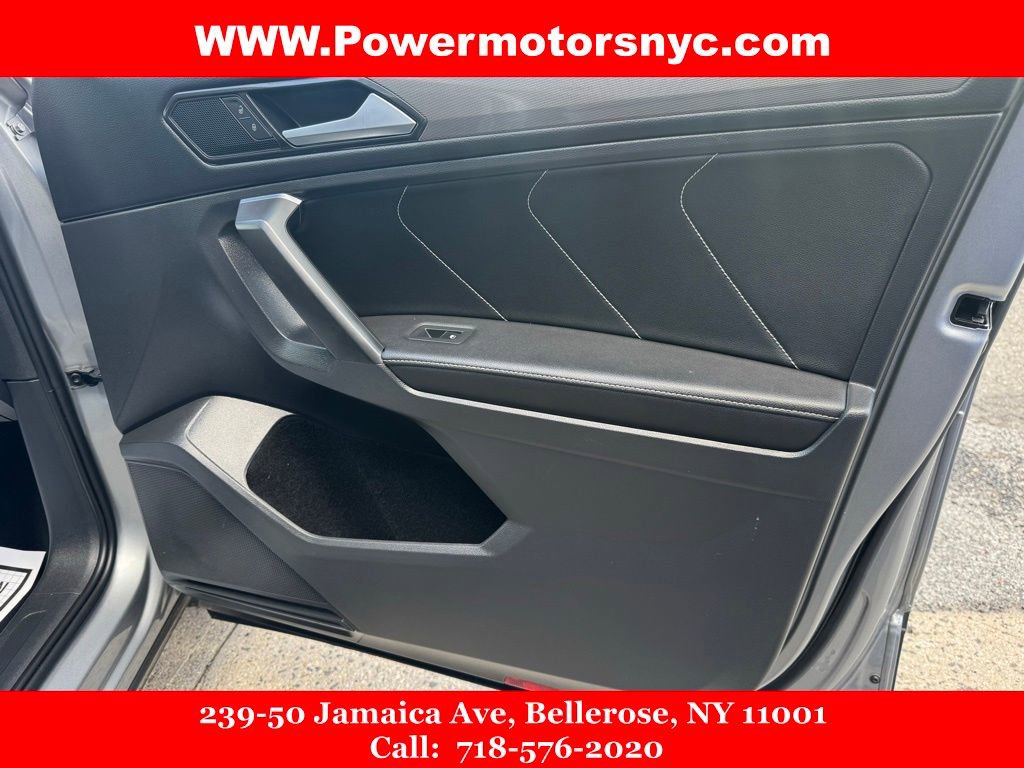 Used 2022 Volkswagen Tiguan SE w/ Panoramic Sunroof Package AWD/4WD image 31