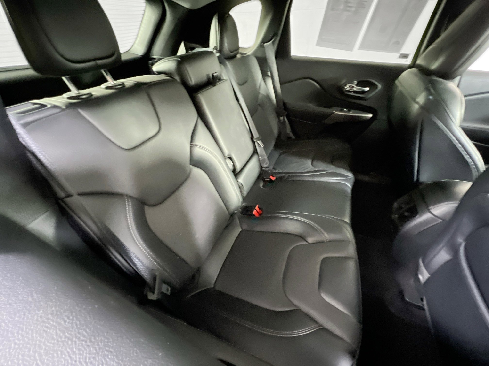 Used 2022 Jeep Cherokee Limited image 26