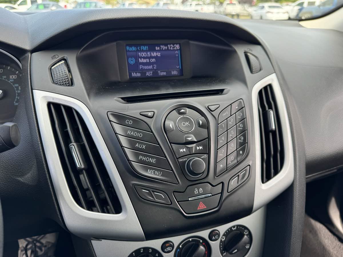 Used 2013 Ford Focus SE FWD image 27
