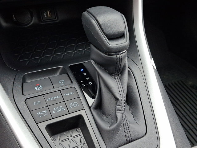 Certified 2025 Toyota RAV4 XLE w/ Convenience Package image 16