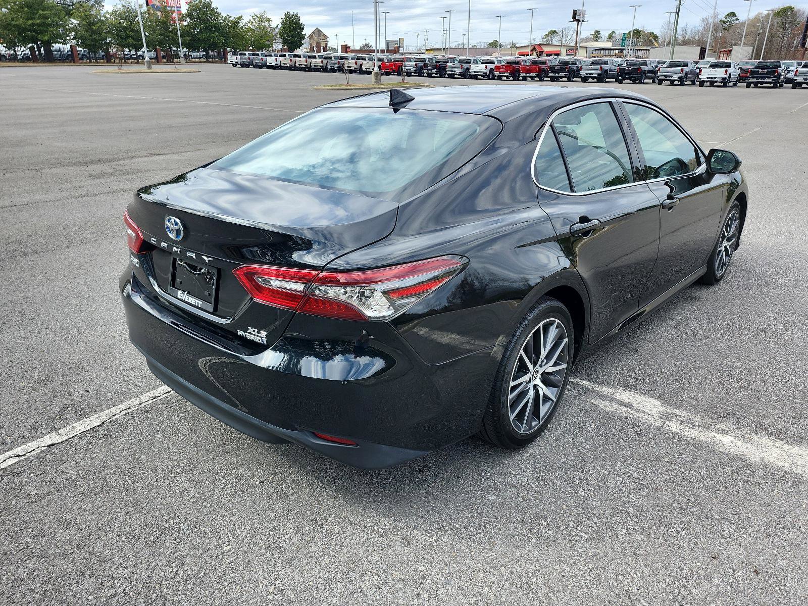 Used 2023 Toyota Camry XLE w/ Navigation Package image 3