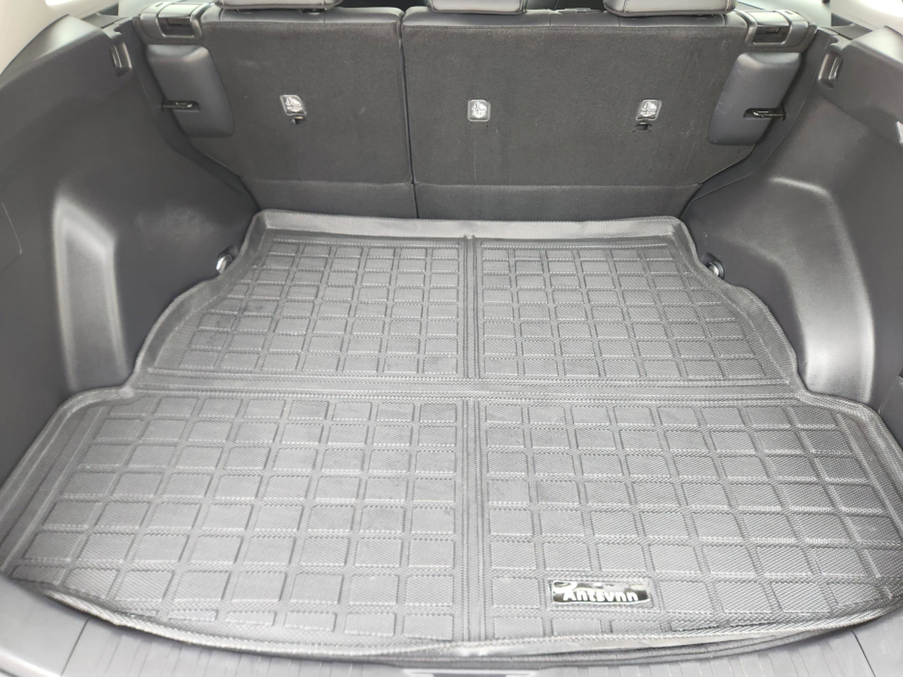 Used 2019 Toyota RAV4 XLE Premium FWD image 28