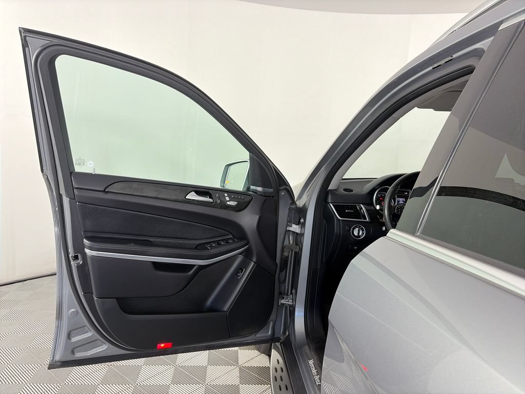 Used 2017 Mercedes-Benz GLS 550 4MATIC image 10