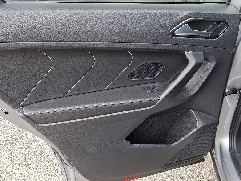 Used 2023 Volkswagen Tiguan SE R-Line image 18