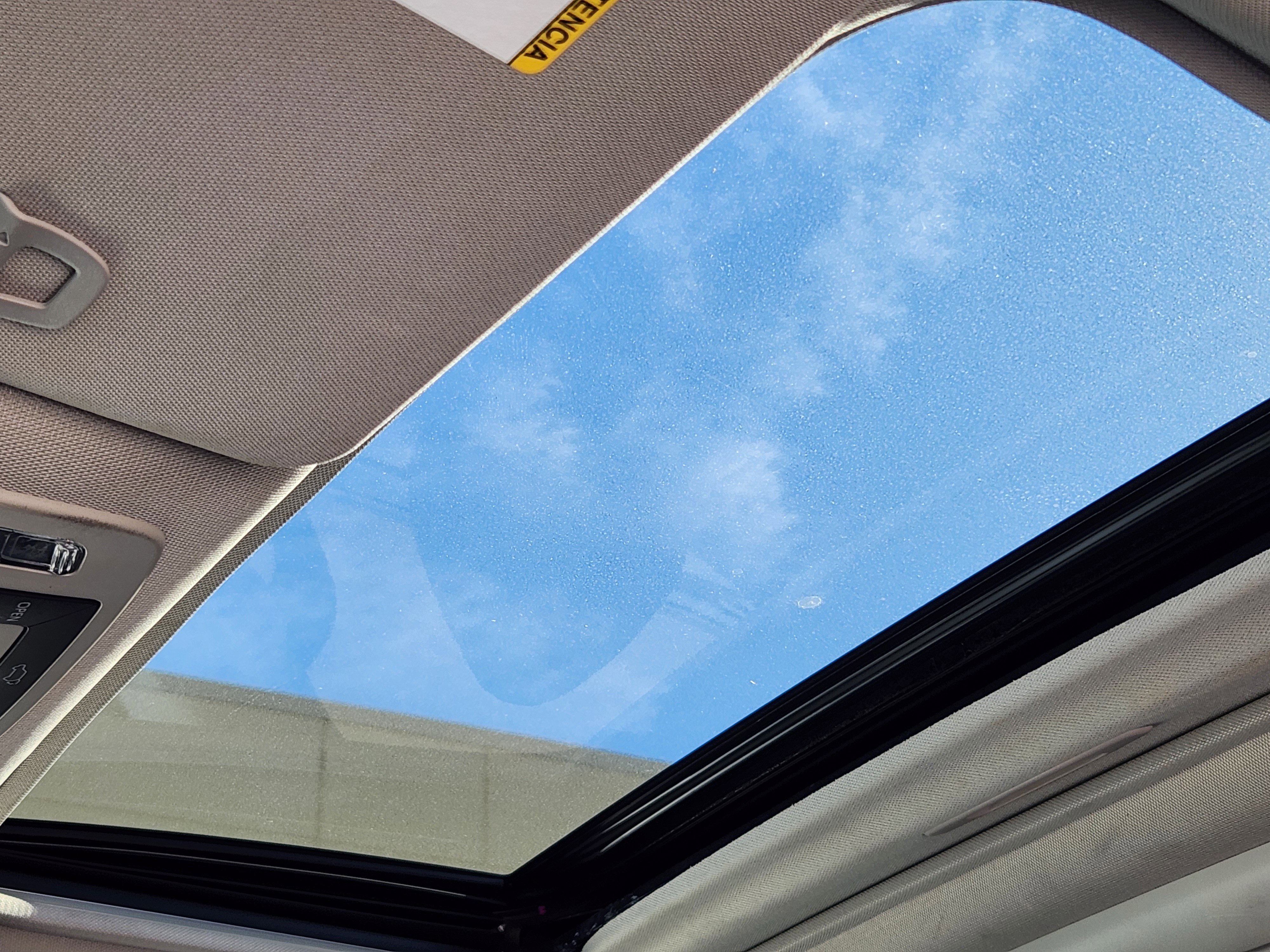 Used 2023 Toyota Sienna Limited image 34