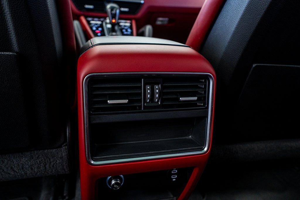 Used 2022 Porsche Cayenne Platinum Edition image 56