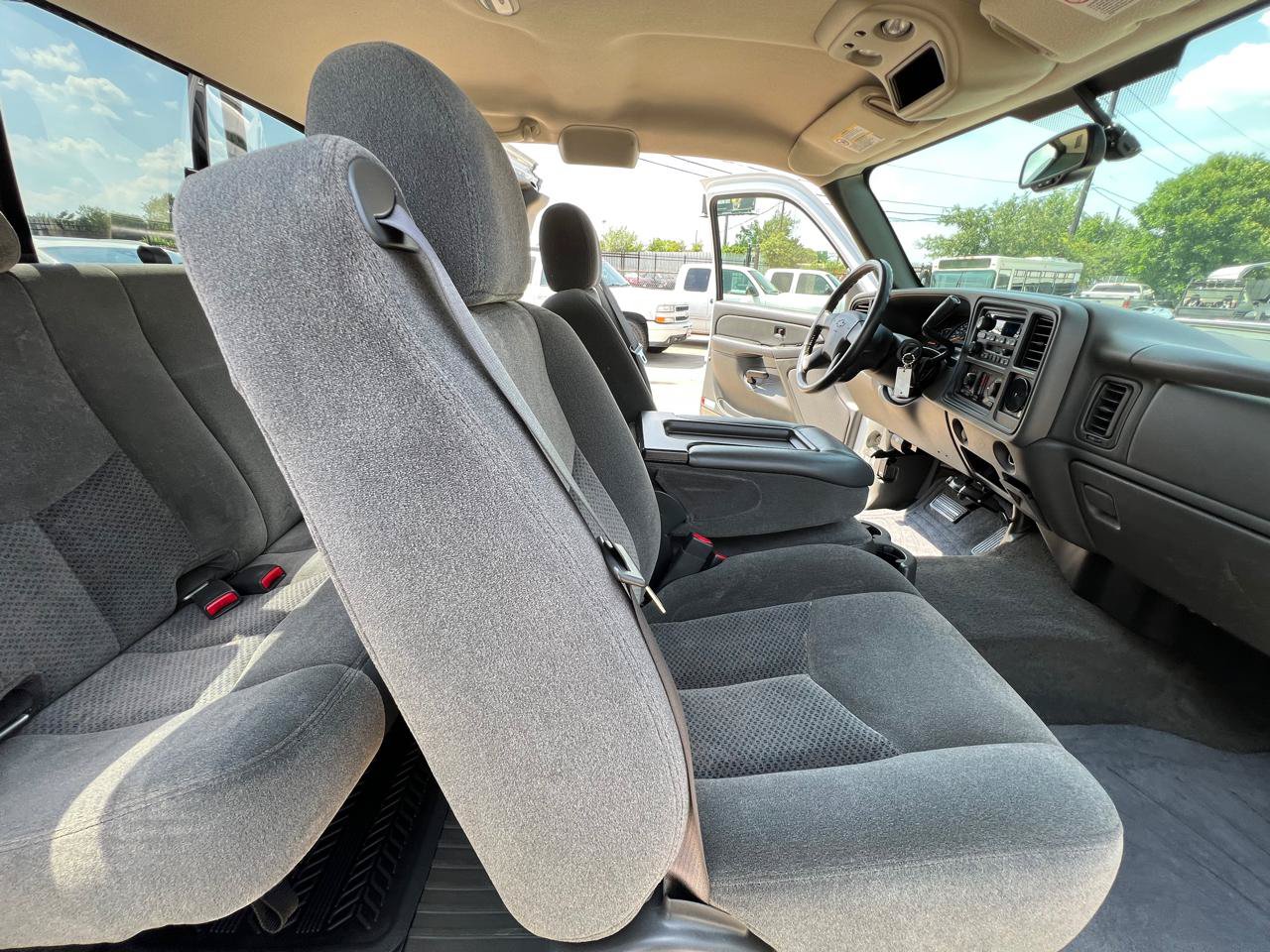 Used 2005 Chevrolet Silverado 2500 LS w/ Heavy-Duty Power Package RWD image 19